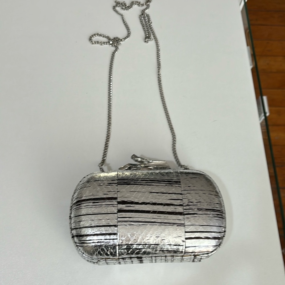 DVF clutch